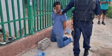 Lo sorprenden intentando robar motocicleta, ya está detenido