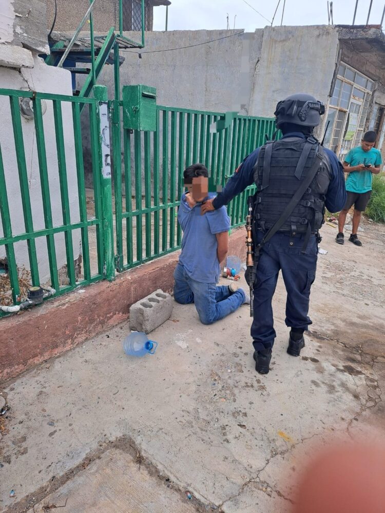 Lo sorprenden intentando robar motocicleta, ya está detenido