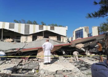 Clausuran escuela primaria e iglesia por fallas estructurales