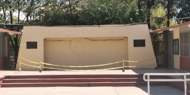 Protección Civil se pone a trabajar luego de la tragedia en iglesia; clausura dos puentes peatonales y un auditorio