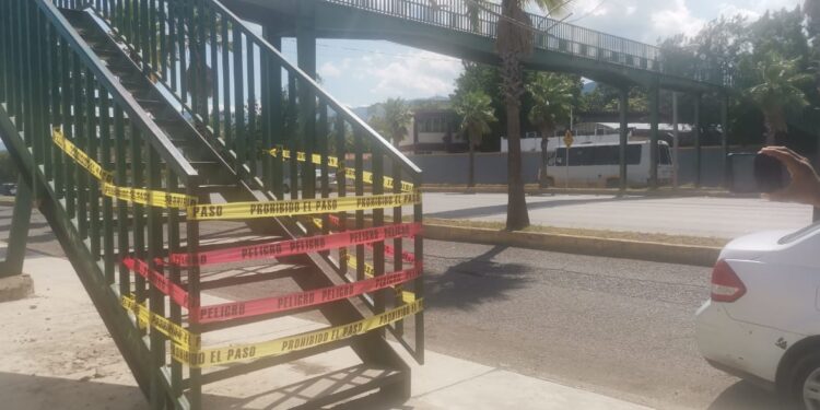 Protección Civil se pone a trabajar luego de la tragedia en iglesia; clausura dos puentes peatonales y un auditorio