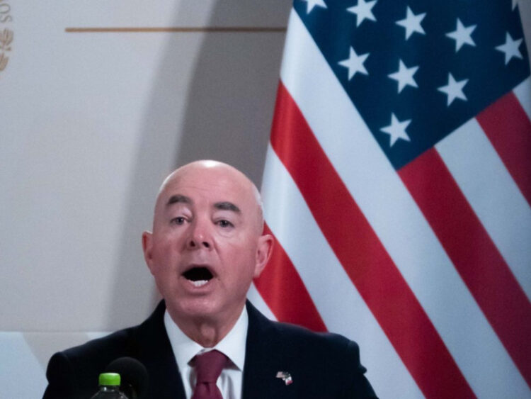 EU entregará a México reporte mensual sobre flujo de armas de fuego