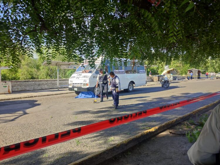 Microbús arrolla y mata a mujer en Bulevar Praxedis Balboa de Cd. Victoria
