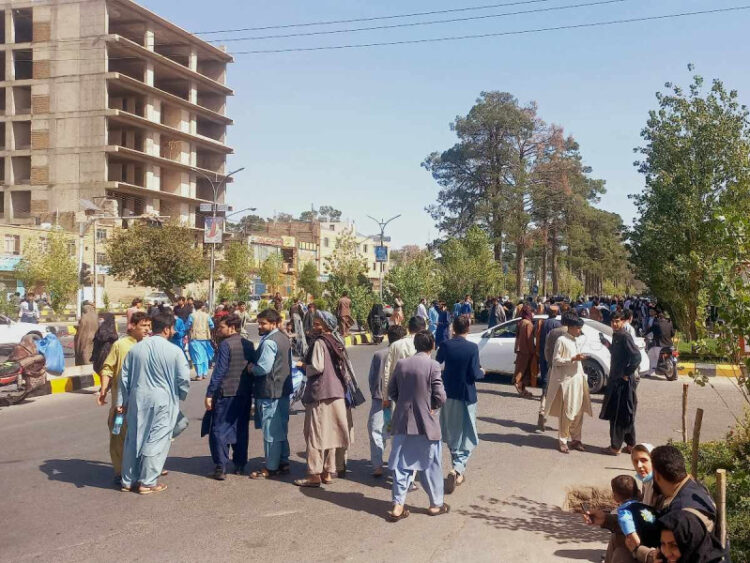 Sismo de magnitud 6.3 sacude Afganistán; deja al menos 120 muertos