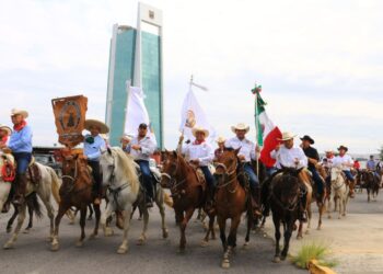 Cabalgan 300 jinetes en las fiestas del 273 aniversario de Cd. Victoria, Tamaulipas