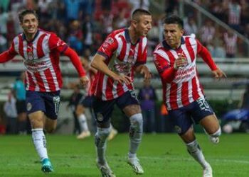 “Reviven” Las Chivas y golean 4-1 al Atlas en el Clásico Tapatío