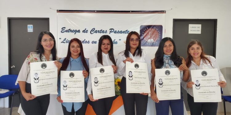 Egresan 64 nuevos licenciados de la Escuela Libre de Derecho de Cd. Victoria