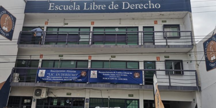 Egresan 64 nuevos licenciados de la Escuela Libre de Derecho de Cd. Victoria