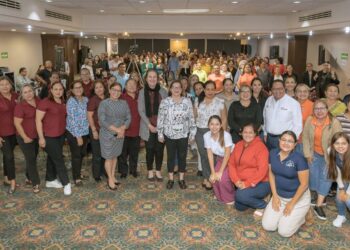 Maestros reciben capacitación sobre autismo, déficit de atención e hiperactividad y método TOMATIS