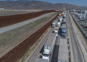 AMLO enviará nota diplomática por medidas de Texas contra transporte de carga