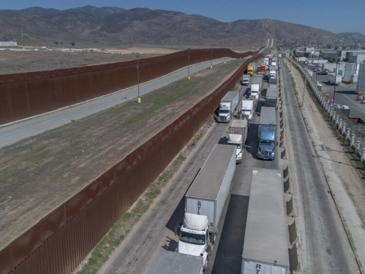 AMLO enviará nota diplomática por medidas de Texas contra transporte de carga