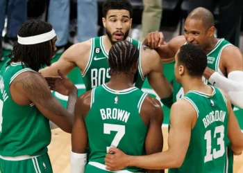 Unos Celtics reforzados van por el título 18
