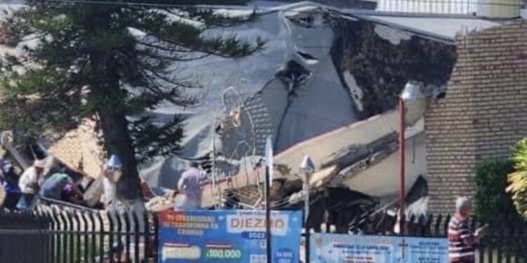 Personas fallecidas, heridos y atrapados tras derrumbarse techo de Iglesia de Cd. Madero