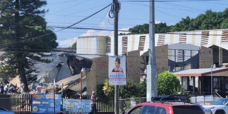 Personas fallecidas, heridos y atrapados tras derrumbarse techo de Iglesia de Cd. Madero