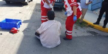 Se fractura motociclista al ocasionar choque