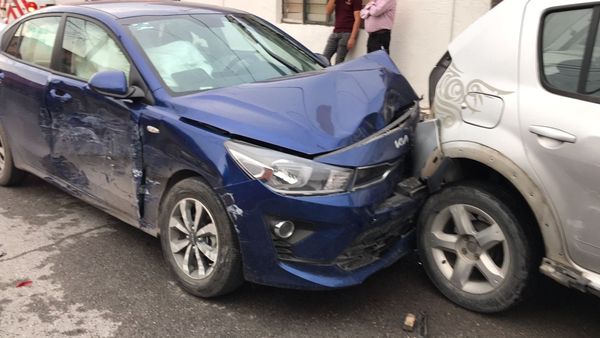 Tres lesionados en carambola vehicular