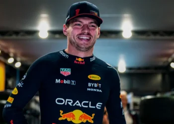 Verstappen llega a Qatar para coronarse por tercer año seguido, seguramente el sábado