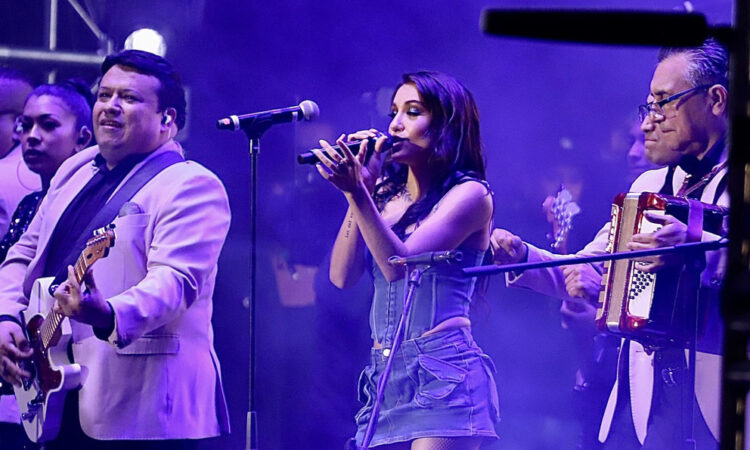 Los Ángeles Azules y María Becerra electrizan el festival multiverso