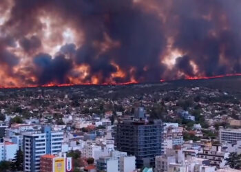 Córdoba arde: grave incendio forestal avanza y vecinos luchan contra las llamas