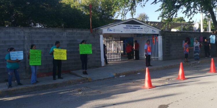 Protestan padres por amenazas a alumnos de primaria “Lázaro Cárdenas” de Cd. Victoria