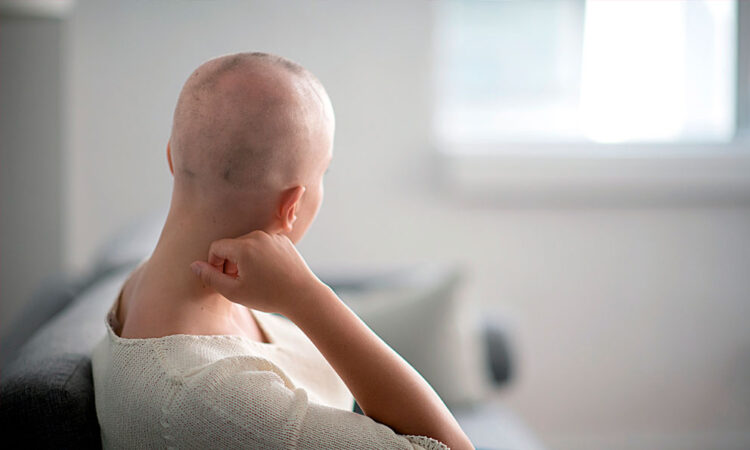 Más allá del cabello: el silente impacto emocional del cáncer de mama