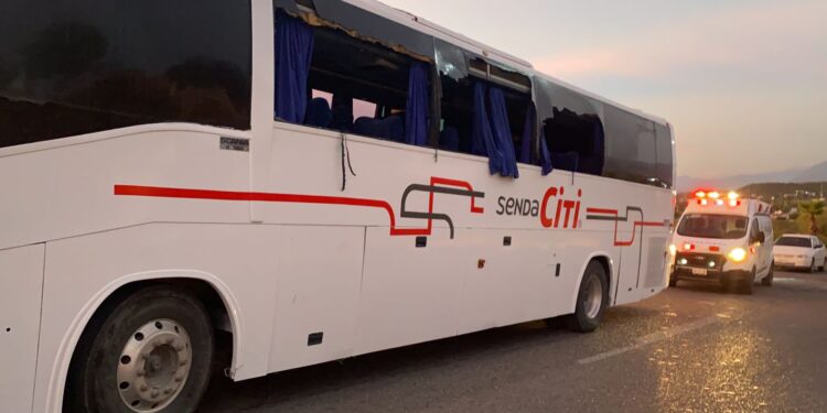 Obreros viven momentos de pánico al confundir gas de extintor con humo