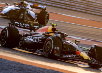 ‘Checo’ Pérez corrige a tiempo en práctica 1 en Qatar; finaliza quinto