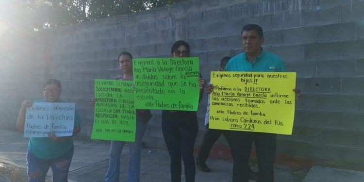 Protestan padres por amenazas a alumnos de primaria “Lázaro Cárdenas” de Cd. Victoria