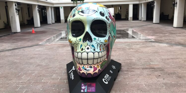 Artistas mexicanos presentan “Mexicráneos”