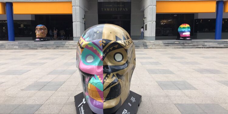 Artistas mexicanos presentan “Mexicráneos”