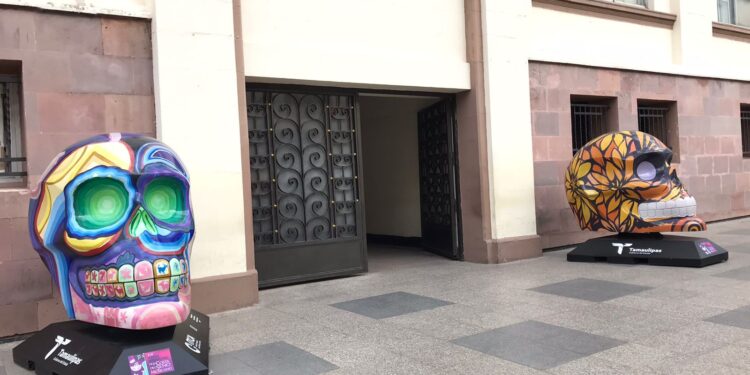 Artistas mexicanos presentan “Mexicráneos”