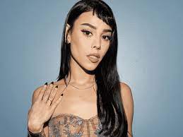 Danna Paola ‘canta’ a seguridad y altera ‘Sodio’ en defensa de una fan