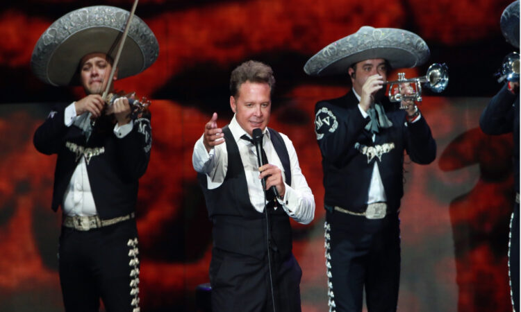 Culmina Luis Miguel con éxito primera etapa de tour por EU