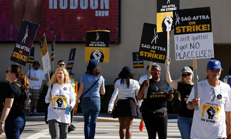 Hollywood en pausa: Actores retoman negociaciones con estudios tras 103 días de huelga