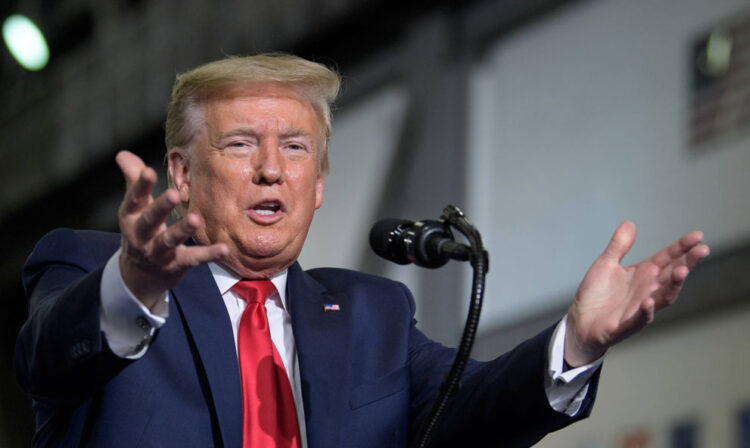 Trump multado con 10.000 USD por desobedecer orden judicial de silencio