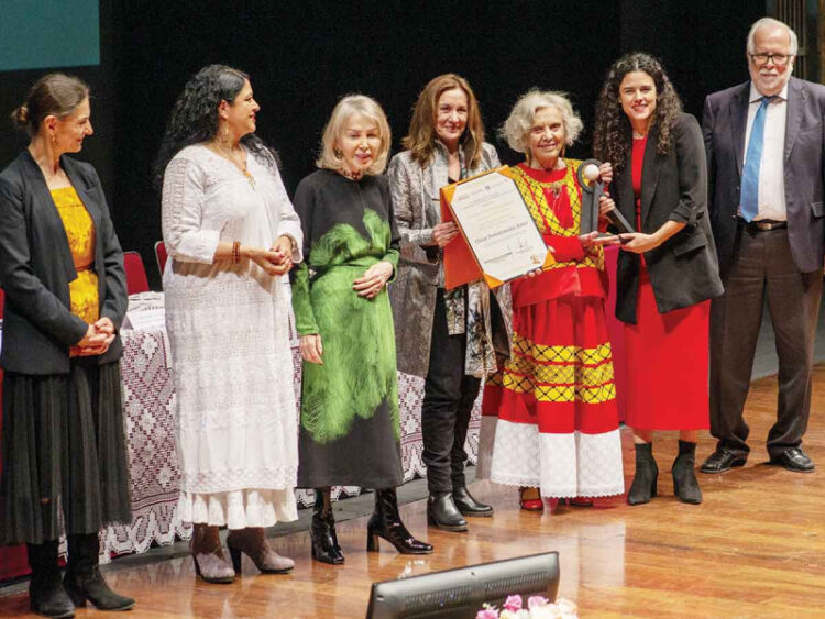 Recibe Elena Poniatowska Premio Internacional Carlos Fuentes a Creación Literaria en Español