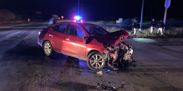 Tráiler impacta auto en crucero Victoria-El Mante; conductora sobrevive