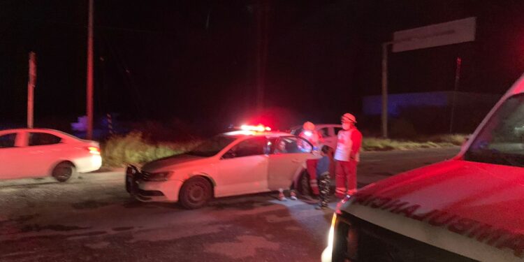 Tráiler impacta auto en crucero Victoria-El Mante; conductora sobrevive