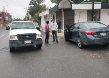 Chocan en el crucero de calles 19 y Alejandro Prieto