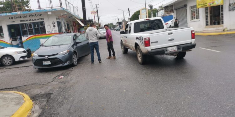 Chocan en el crucero de calles 19 y Alejandro Prieto