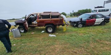 Vuelcan dos vehículos en carretera Victoria-Matamoros
