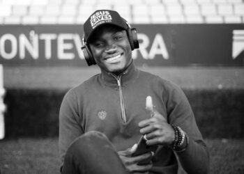 Fallece futbolista ghanés Raphael Dwamena tras desplomarse en partido en Albania