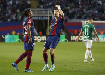 Barcelona volvió a sufrir… pero venció 2-1 al Alavés