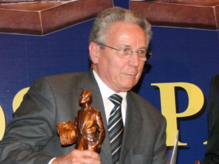 Héctor Benavides, arquitecto y presentador de noticias, murió a los 82 años