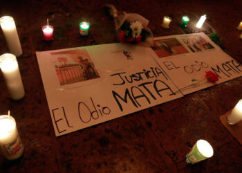 Colectivos LGBT realizan velada en recuerdo de ‘magistrade’ Jesús Ociel Baena