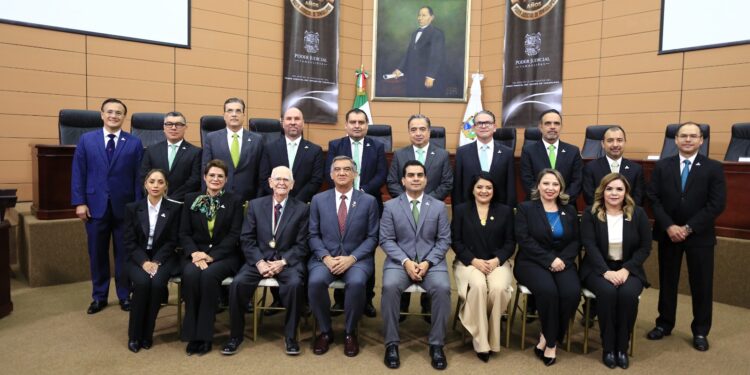 Otorgan presea “Emilio Portes Gil” del Poder Judicial al Lic. Aníbal Pérez Vargas