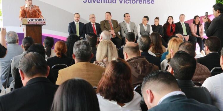 Inaugura alcalde Eduardo Gattás Cabildo de la Juventud Victorense.