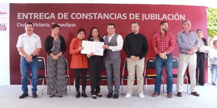 Entrega Gobierno de Victoria actas de jubilación a 24 trabajadores sindicalizados.