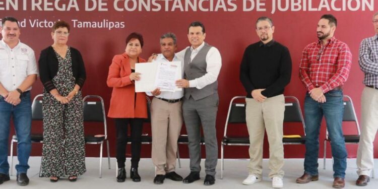 Entrega Gobierno de Victoria actas de jubilación a 24 trabajadores sindicalizados.