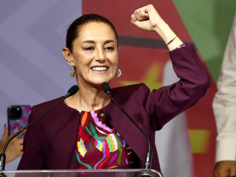 Sheinbaum se registra como precandidata a la Presidencia y ofrece continuidad